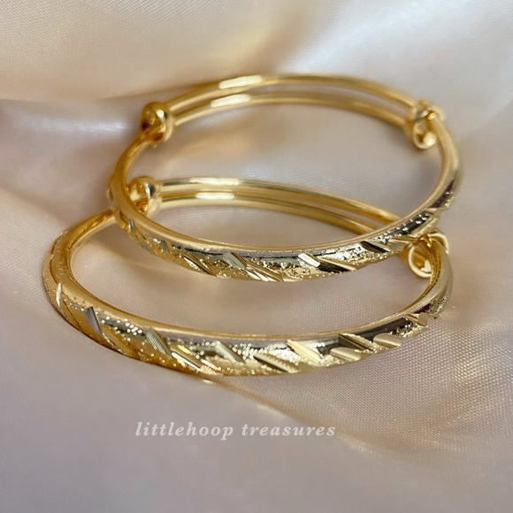 Baby adjustable gold bangle, gold baby bracelet, toddler bangle gift for toddler - Picture 1 of 8